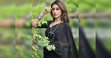 This actress receives fake COVID vaccine