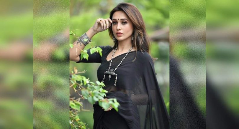 This actress receives fake COVID vaccine