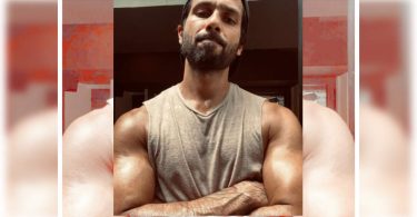 Shahid showed off his muscles in this photo
