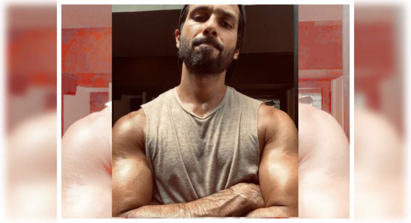 Shahid showed off his muscles in this photo