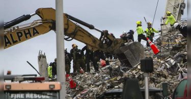 In the twin buildings that collapse, most of the residents remain inserted