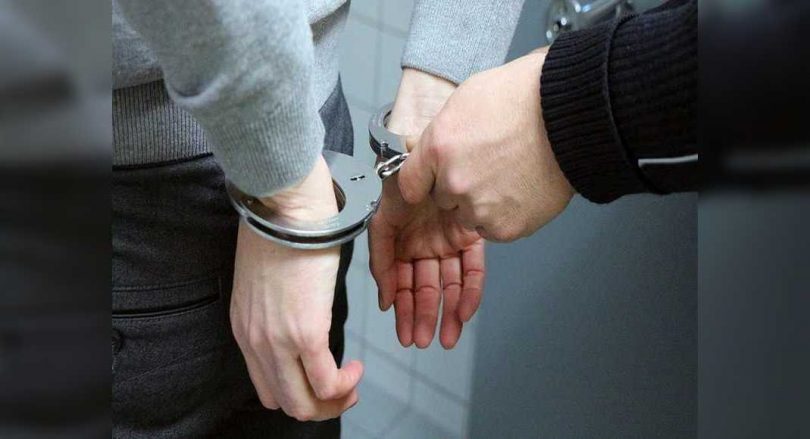 The suspended mayor's husband was held for grafts