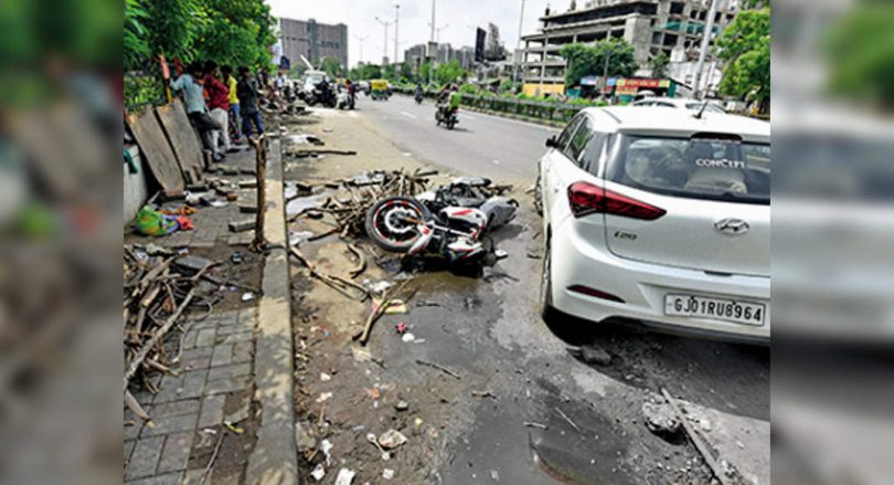Ahd: speeding car runs to the family sleeping on the path