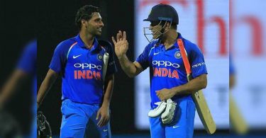 Dhoni always gives guidance to young people: bhuvneshwar kumar