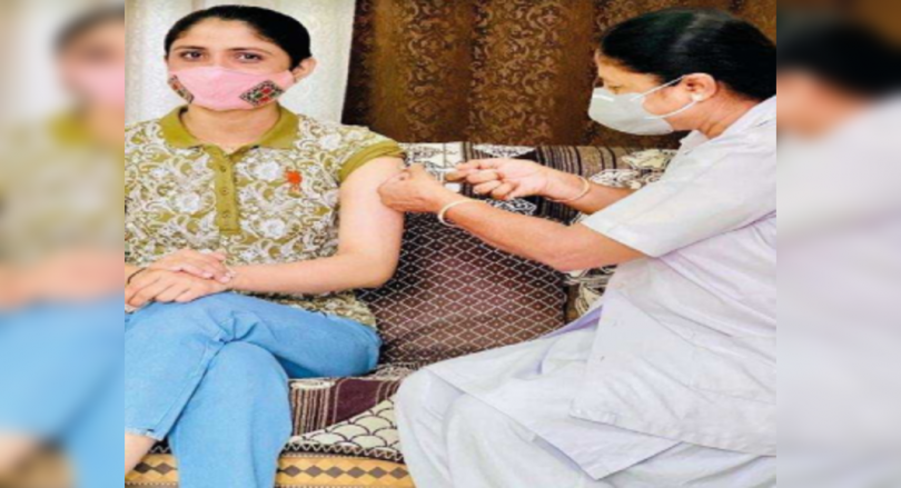 Gujarat: Folk singer Geeta Rabari, farm owner booked for hosting ‘lok dayro’