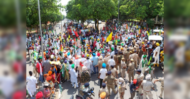 Farmers-cops clash during protest at Chd-Mohali border