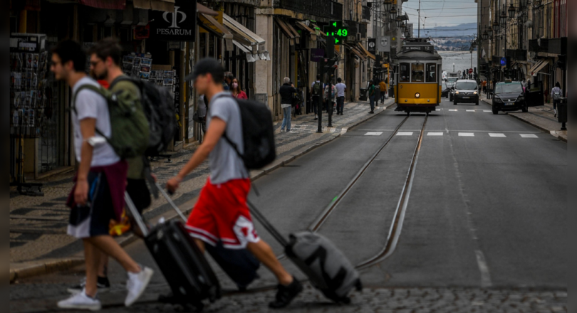 Portugal limits UK journey, stop classes in the middle of a surge in viruses