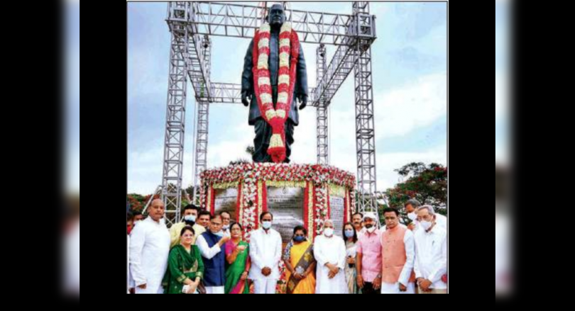 Telangana CM KCR Launches PV Narasimha Rao Statue