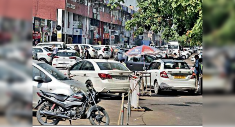 Parking chaos back as reopened by the Chandigarh market
