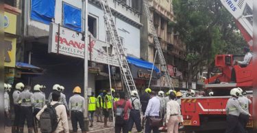 Ceiling of bldg collapses in Mumbai's Fort, 35 rescued