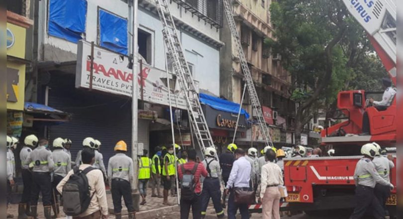 Ceiling of bldg collapses in Mumbai's Fort, 35 rescued