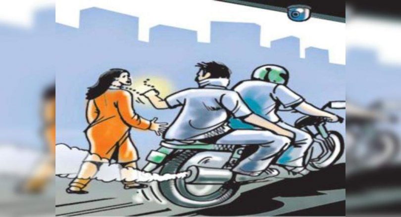 Minor among two held looting gold chain in Kutch