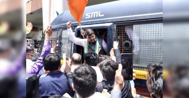 Quota in local bodies: Fadnavis detained during protest