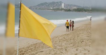 Hurricane Enrique aims for brush with Mexico's Pacific coast