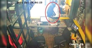 TN: Two foreigners steal 60k from bike showroom