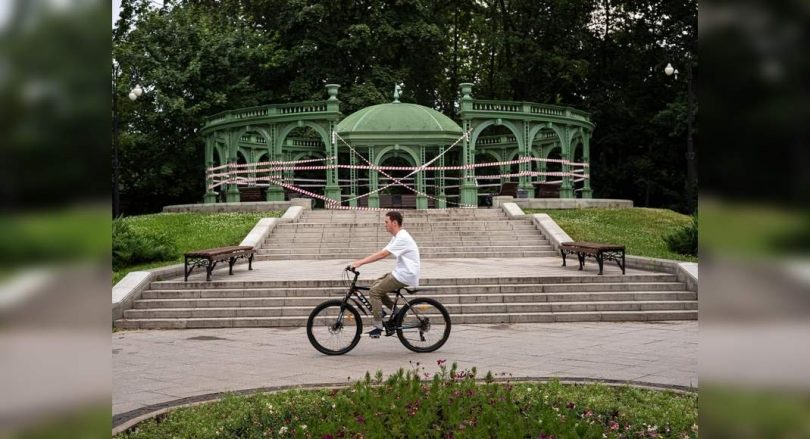 Covid-19 curbs reimposed in Moscow as Asia-Pacific outbreaks flare