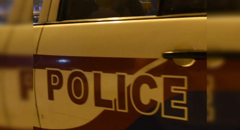 The bus falls into the roadside trenches in Banda, 10 injuries