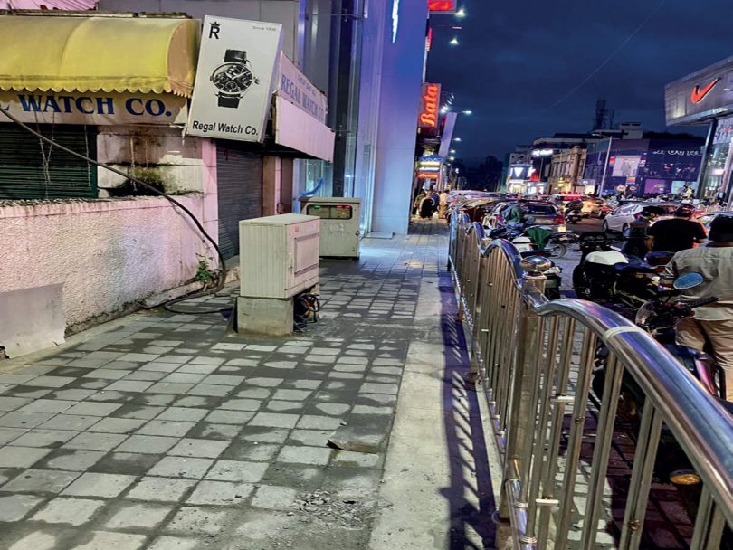 B'luru: The 'without cycling' sign on the Road Brigade is a mistake