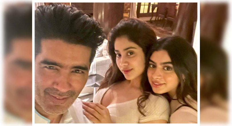 Selfie Malhotra Manish with JasaHvi-Khushi