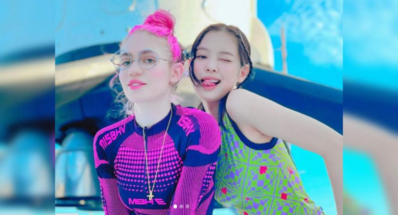 Jennie-grimes relaxed together; Blinking reacts