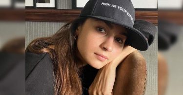 Pic: Alia Bhatt Misses Boyfriend Ranbir Kapoor