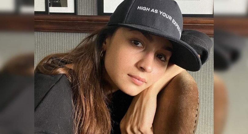 Pic: Alia Bhatt Misses Boyfriend Ranbir Kapoor