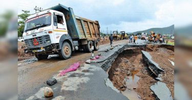 Maharashtra: Rain put brakes on a 26k truck on the highway