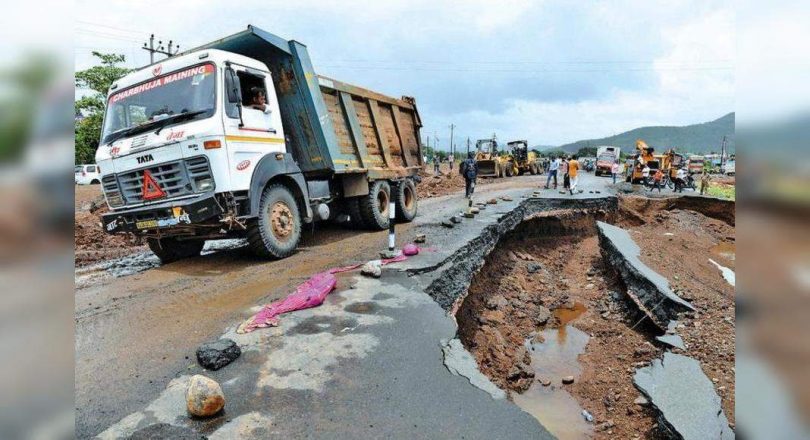 Maharashtra: Rain put brakes on a 26k truck on the highway