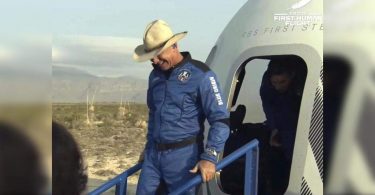 This is how long Jeff Bezos and his crew was trained for 11 minutes outside lights