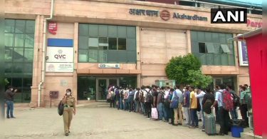 Delhi Metro Commuters stranded after a light tremor