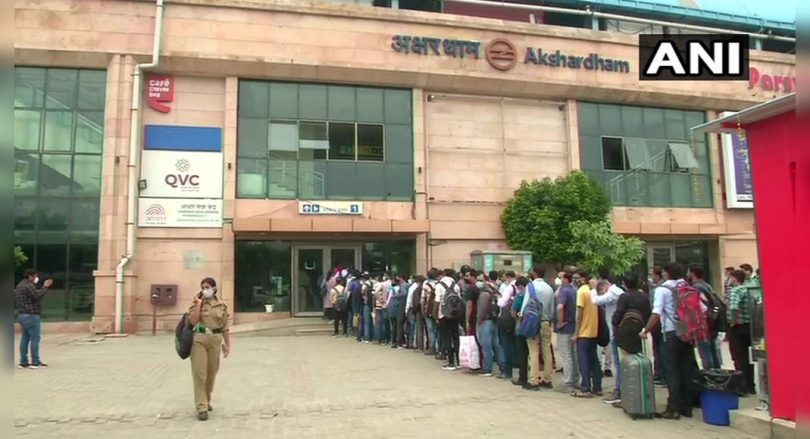 Delhi Metro Commuters stranded after a light tremor