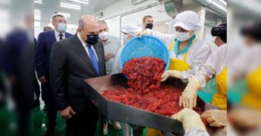 Russian PM visits the Pacific Islands claimed by Japan