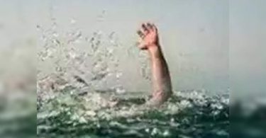 Uttar Pradesh: Two Men Fear of Sinking in Ganga