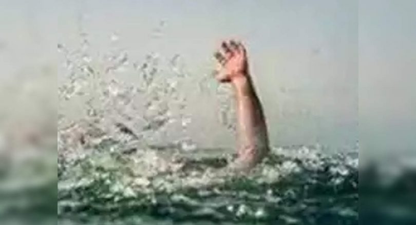 Uttar Pradesh: Two Men Fear of Sinking in Ganga