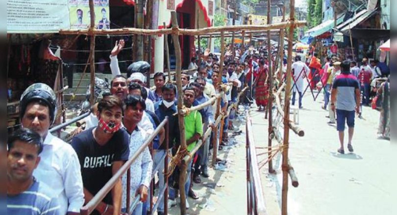 Worshipers at Kanpur Remies Shiva to offer prayers on Monday's first shawan