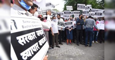 Wages to pittance, workers join the boss in protest to lift the sidewalk