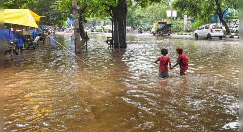 Rain Lashes Delhi, Mercury settles at 29.4 ° C