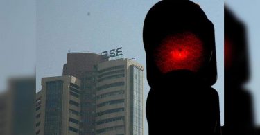 Sensex fell more than 250 points in early trade; Nifty Slip below 15,700