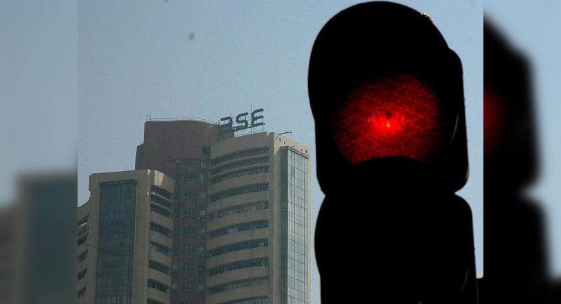 Sensex fell more than 250 points in early trade; Nifty Slip below 15,700
