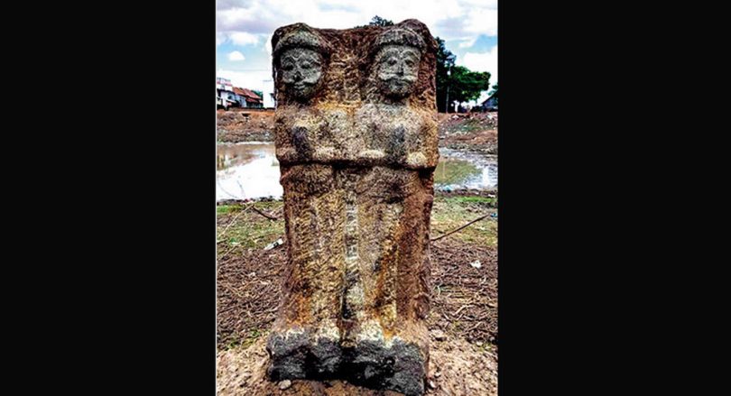 Twin statues found in the tank, maybe from Marudhu brothers