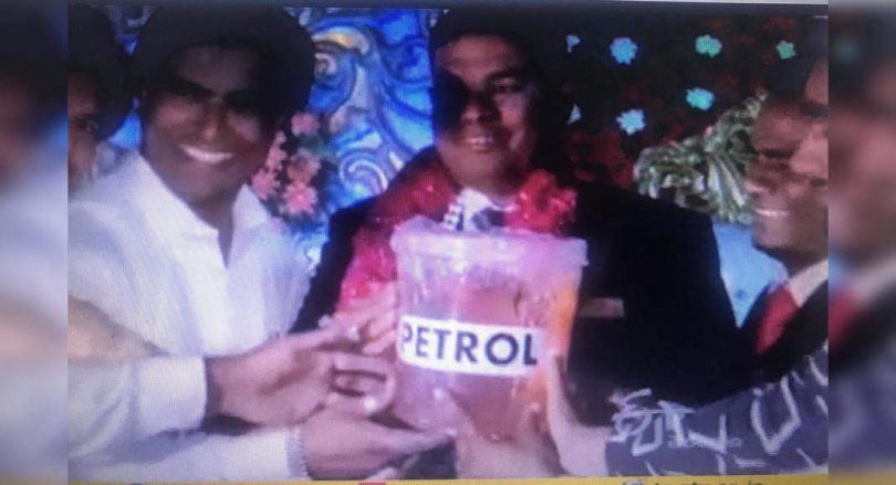 Five-liter gift friends of gasoline to groom