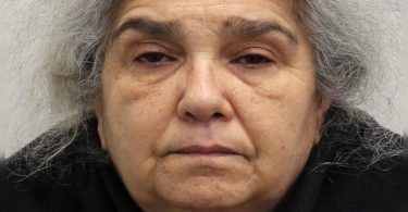 Women are convicted of exchanging gems for gravel in London Heist