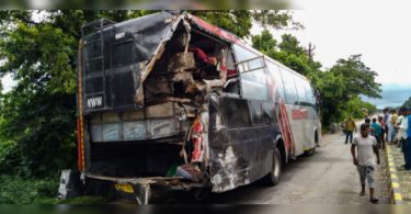 18 death migrants as trucks collided with stranded buses above