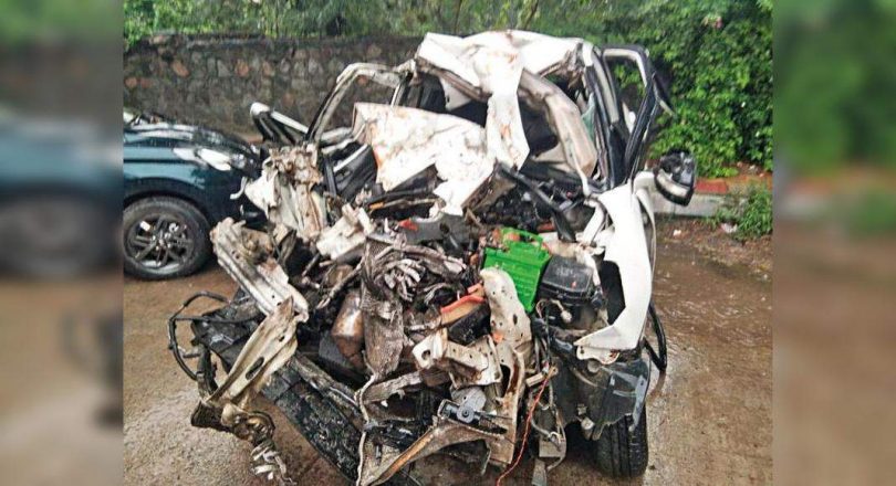 3 Dead, another critical as a bus & car collided in Dwarka Delhi