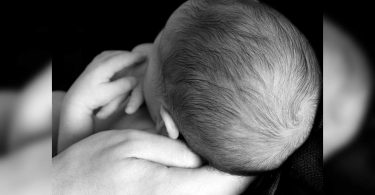 The 14-year-old survivor rape gives a baby at the police station