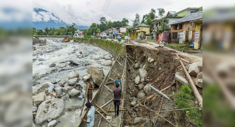 NH 5 was blocked because landslides near Chambhaghat