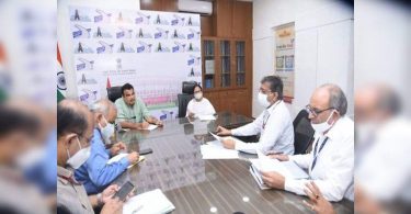 Mamata Banerjee meets Nitin Gadkari, discussing infrastructure projects in Bengal