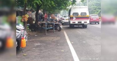 On special routes, cyclists experience vehicle & vendors parking