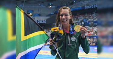 Schoenmaker destroys a world record to win the 200 m chest style woman