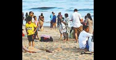 Puri Seer, Social Clothing opposes the Odisha beach hut